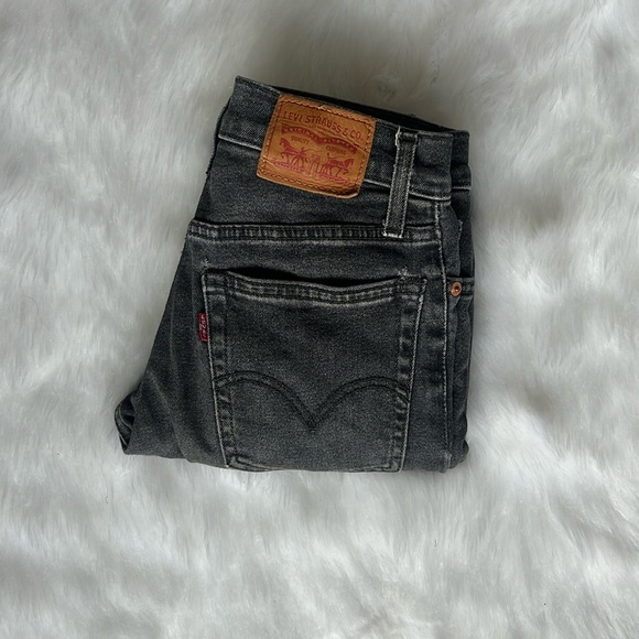 Levi’s wedgie skinny jeans size 24, PERFECT CONDITION!! So flattering!! - Picture 1 of 5